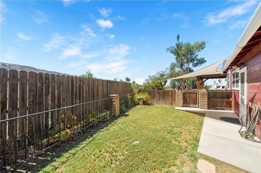 41097 Crest Hemet, CA 92544