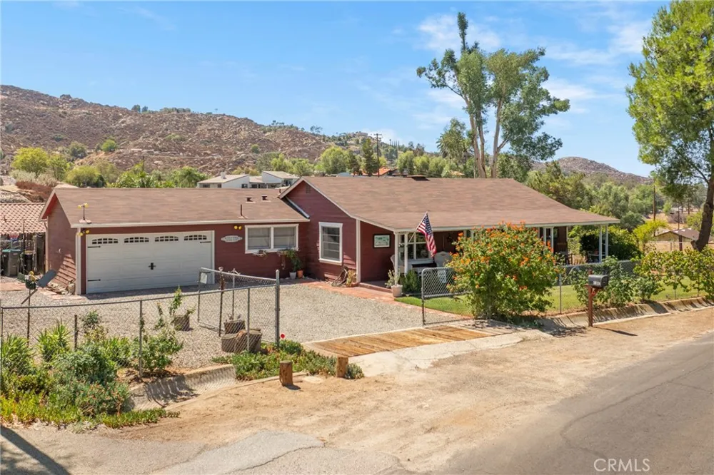 41097 Crest Hemet, CA 92544