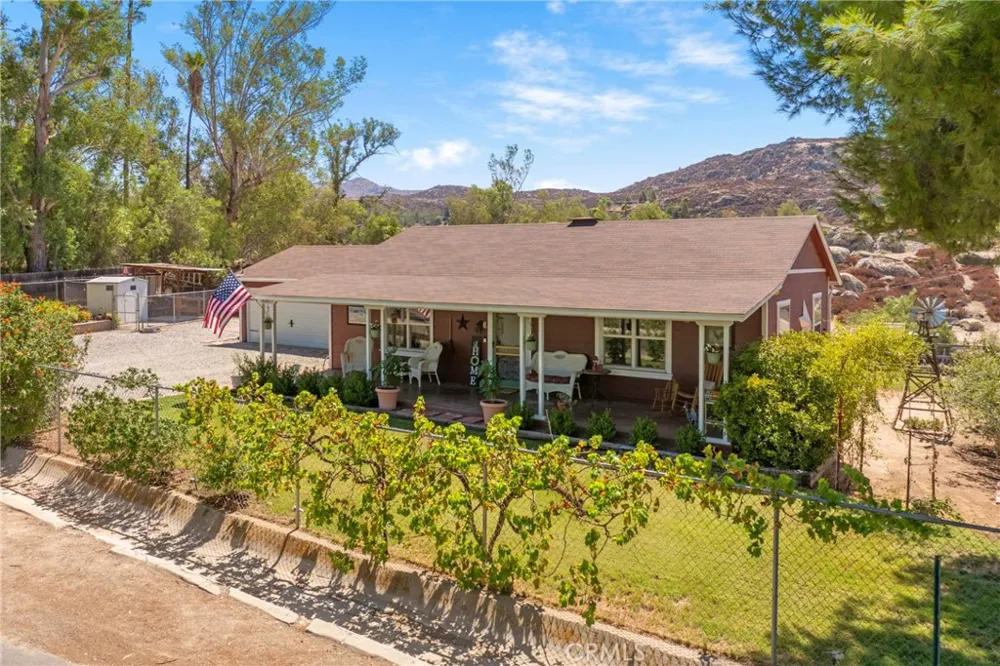 41097 Crest Hemet, CA 92544