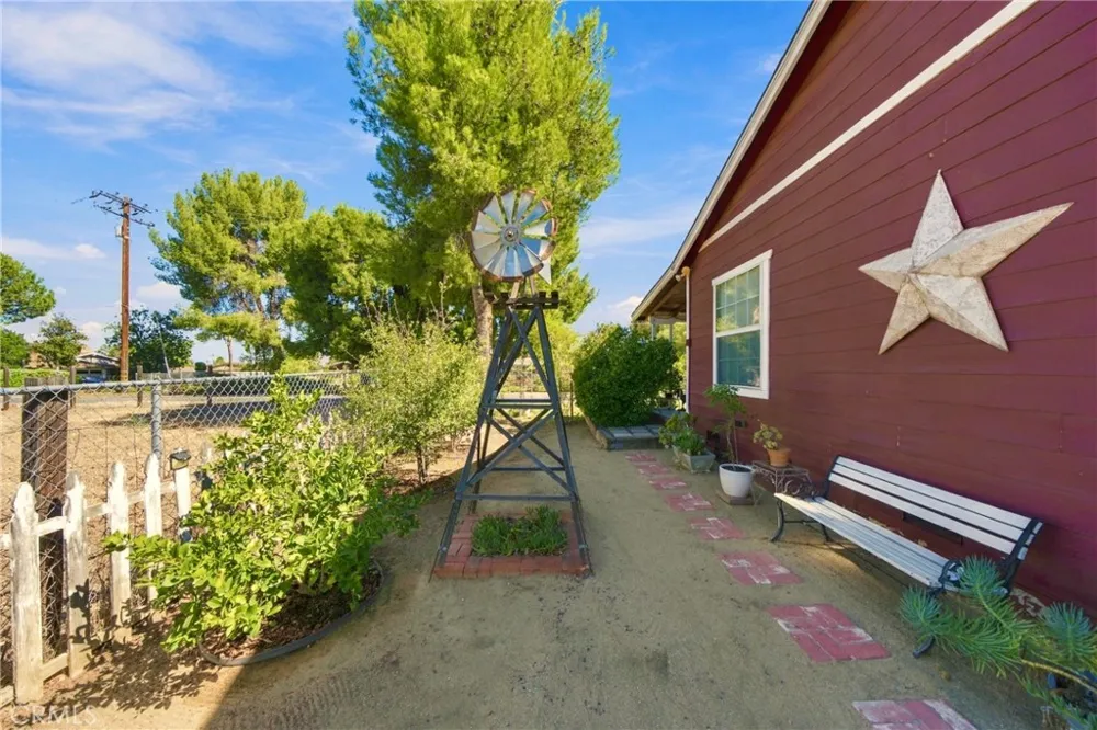 41097 Crest Hemet, CA 92544