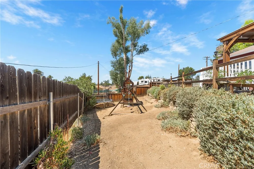 41097 Crest Hemet, CA 92544