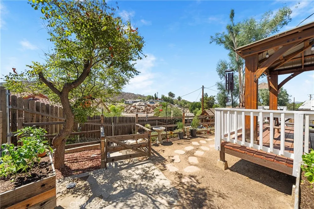 41097 Crest Hemet, CA 92544