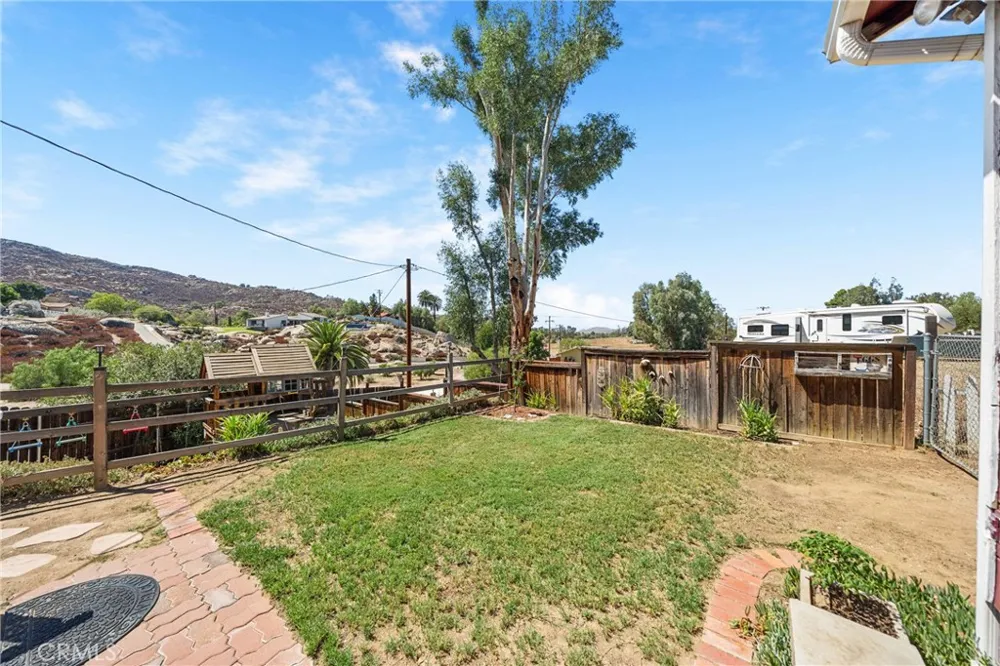 41097 Crest Hemet, CA 92544