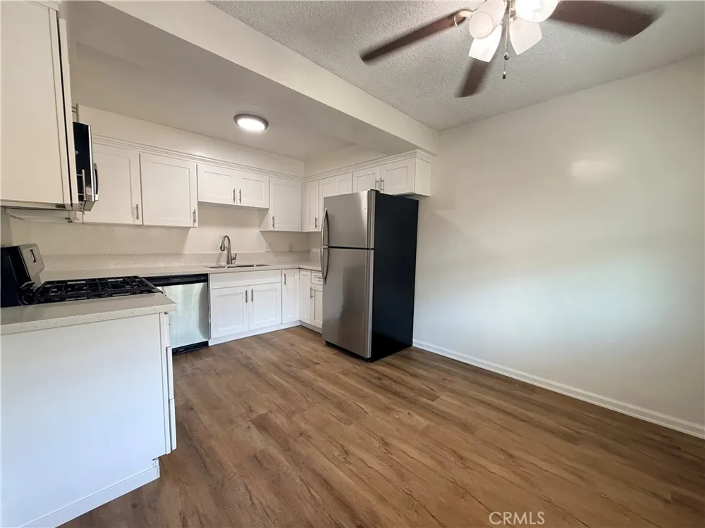 11413 Menlo #D Hawthorne, CA 90250