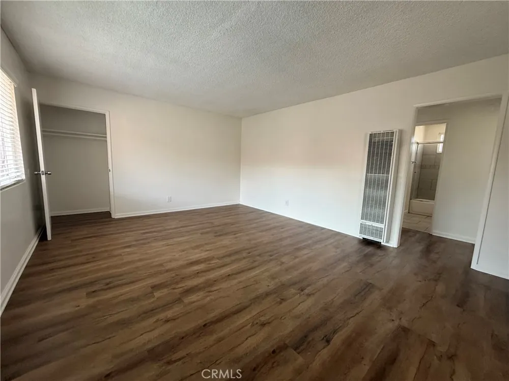 11413 Menlo #D Hawthorne, CA 90250