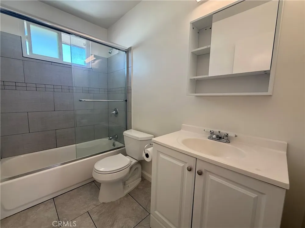 11413 Menlo #D Hawthorne, CA 90250