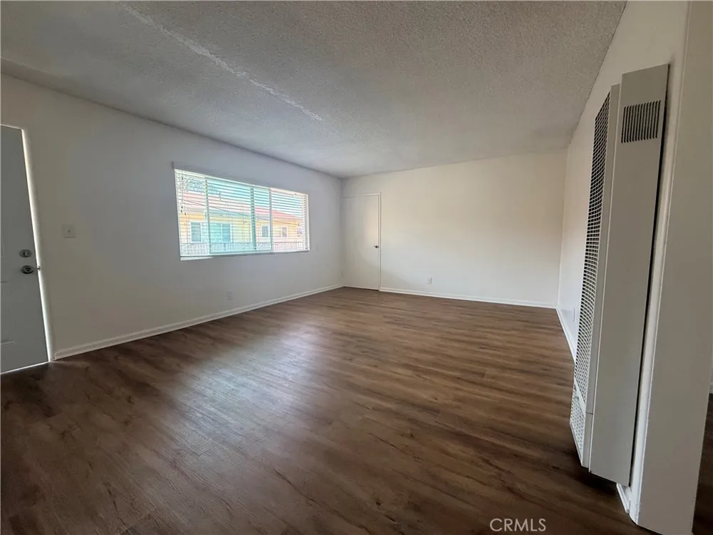 11413 Menlo #D Hawthorne, CA 90250