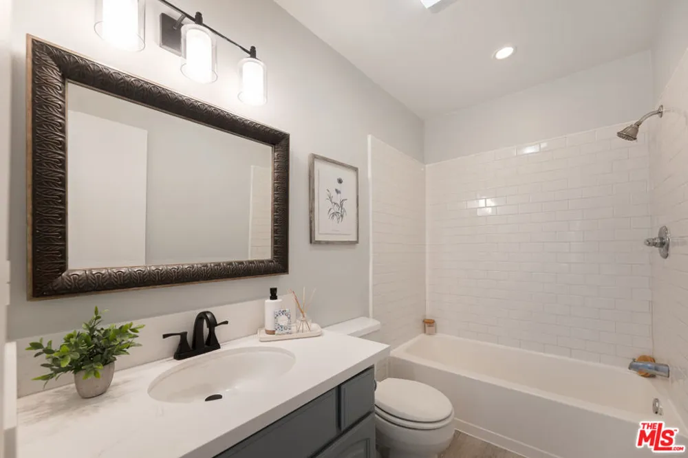 4933 Indian Wood Road #364 Culver City, CA 90230