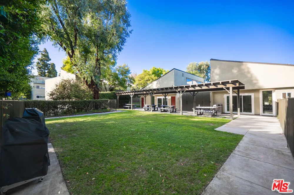 4933 Indian Wood Road #364 Culver City, CA 90230