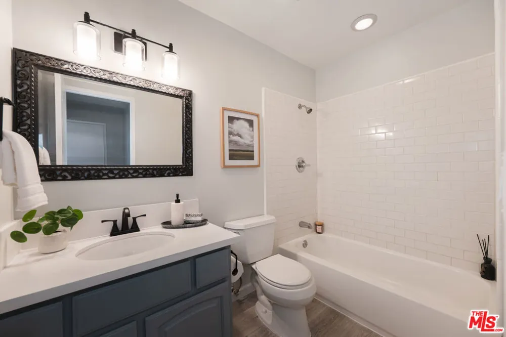 4933 Indian Wood Road #364 Culver City, CA 90230