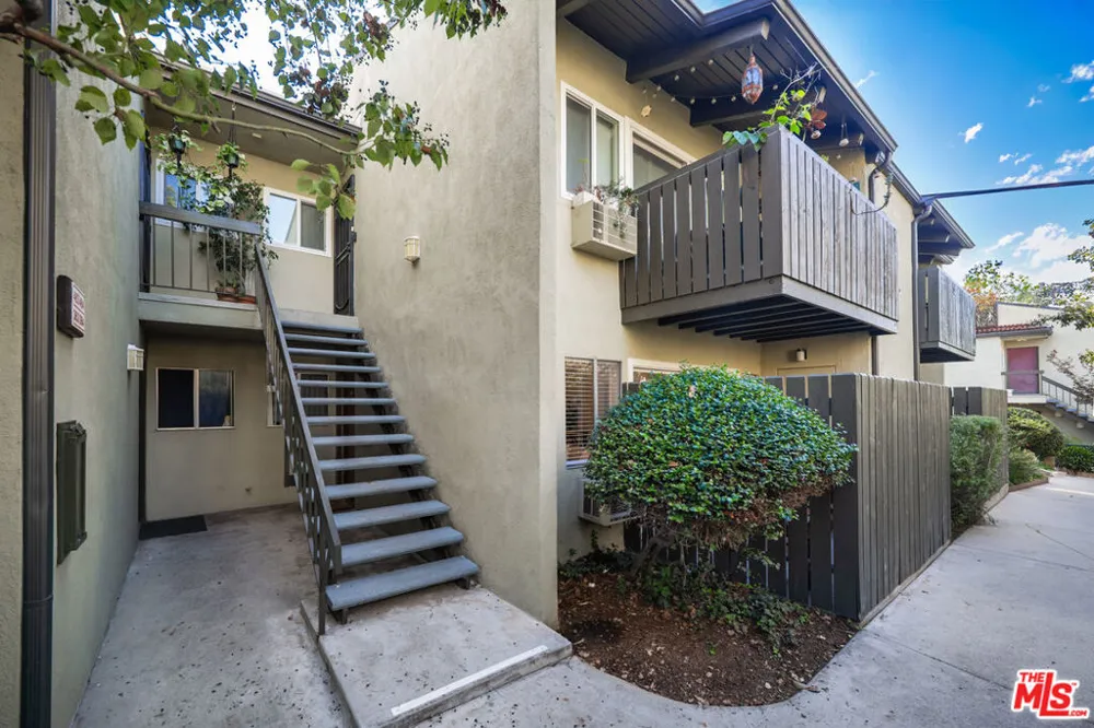 4933 Indian Wood Road #364 Culver City, CA 90230