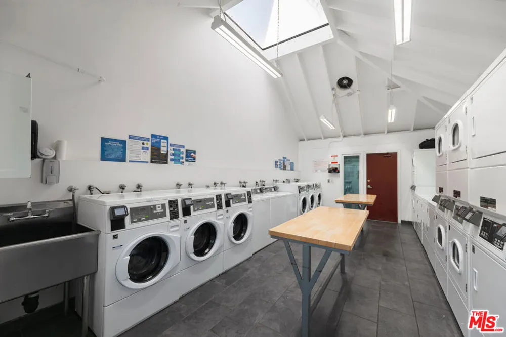 4933 Indian Wood Road #364 Culver City, CA 90230