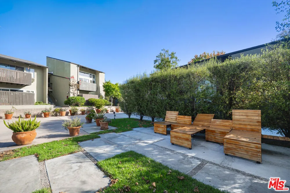 4933 Indian Wood Road #364 Culver City, CA 90230