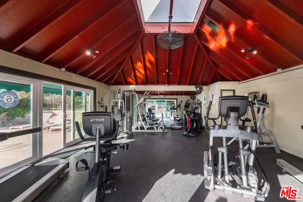 4933 Indian Wood Road #364 Culver City, CA 90230