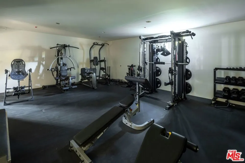 5717 Round Meadow Road Hidden Hills, CA 91302