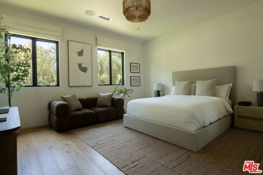 5717 Round Meadow Road Hidden Hills, CA 91302