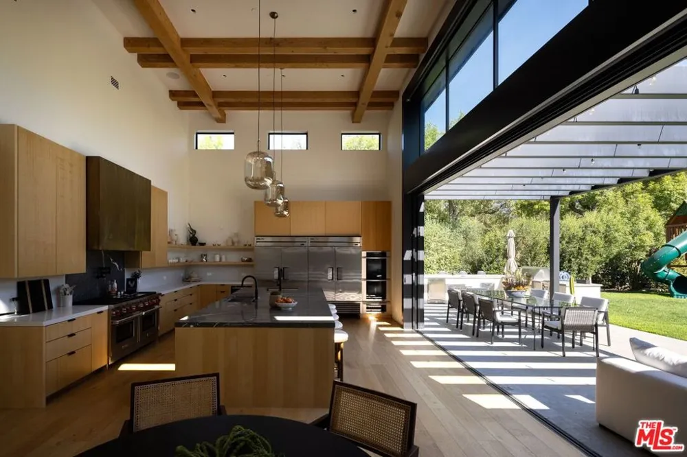 5717 Round Meadow Road Hidden Hills, CA 91302