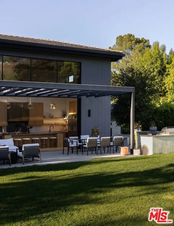 5717 Round Meadow Road Hidden Hills, CA 91302