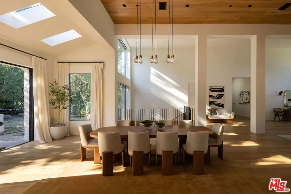 5717 Round Meadow Road Hidden Hills, CA 91302
