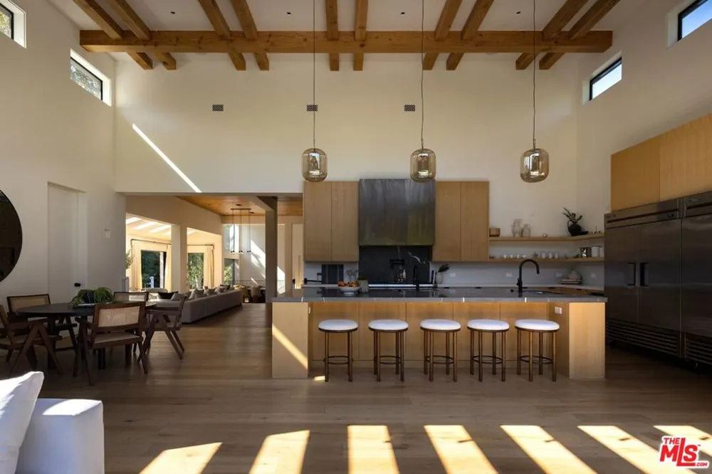 5717 Round Meadow Road Hidden Hills, CA 91302