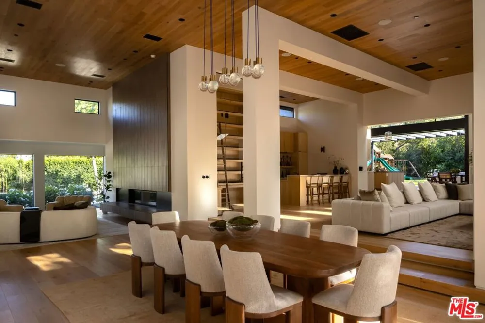5717 Round Meadow Road Hidden Hills, CA 91302