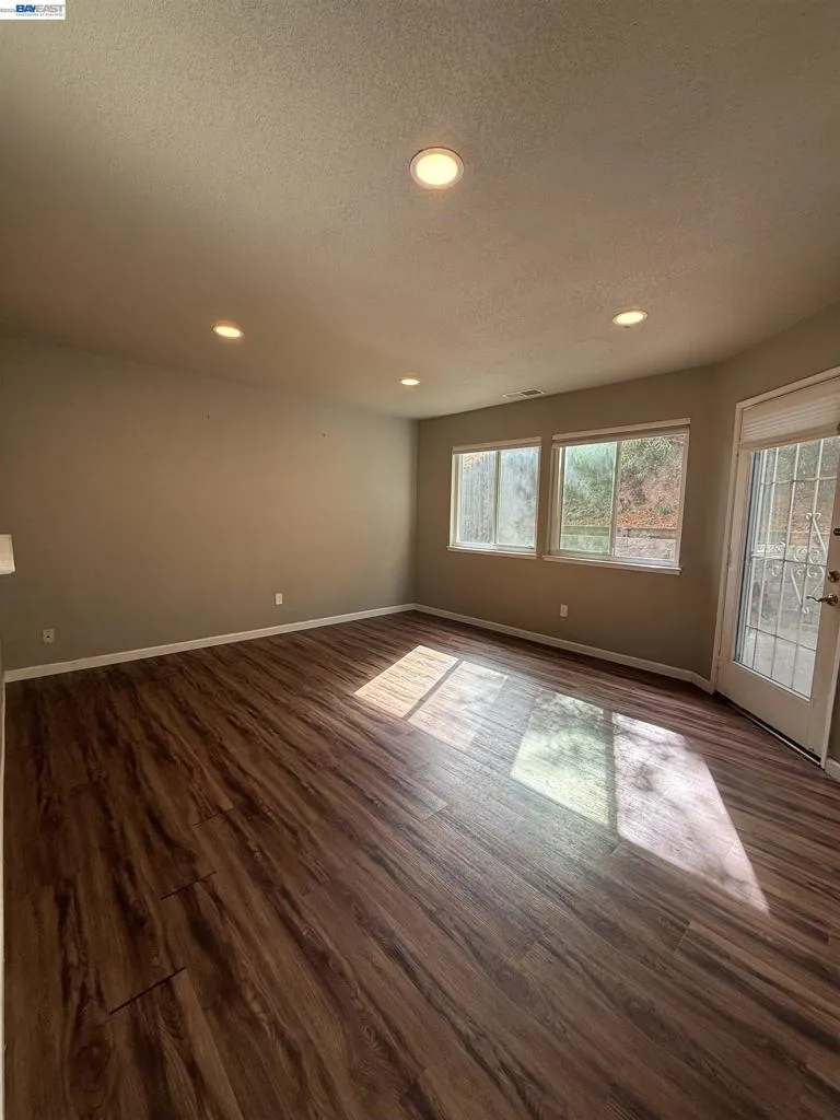 446 Lighthouse Dr Vallejo, CA 94590