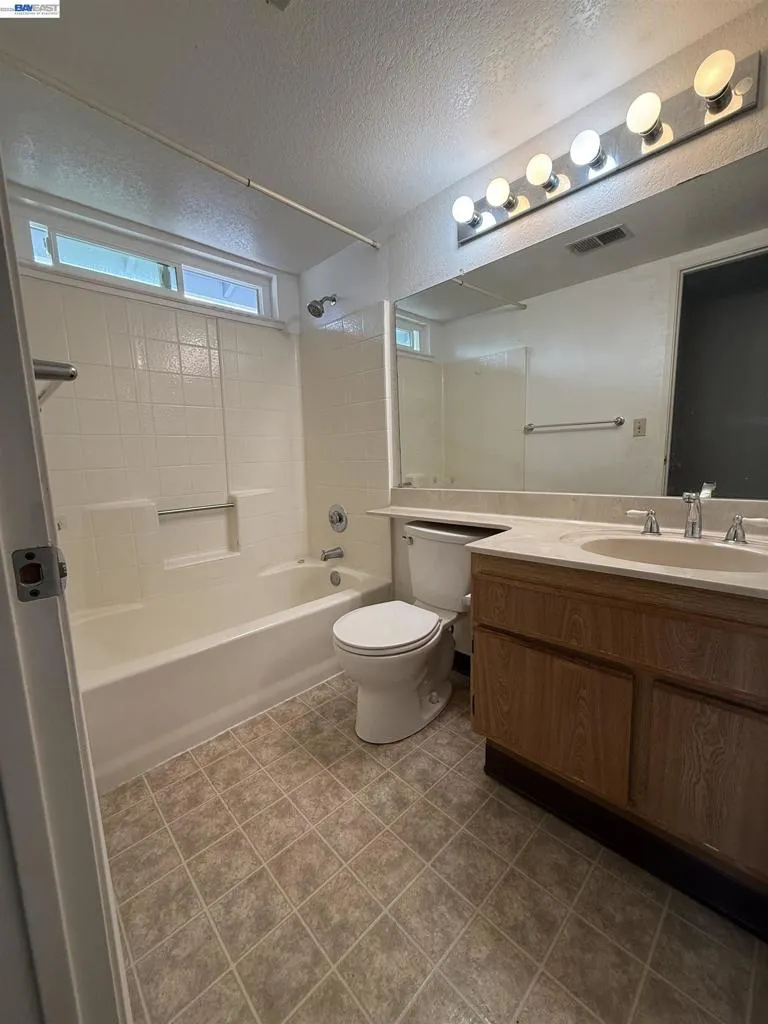 446 Lighthouse Dr Vallejo, CA 94590