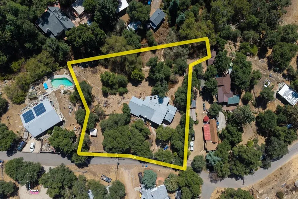 25077 MANZANITA LN Descanso, CA 91916