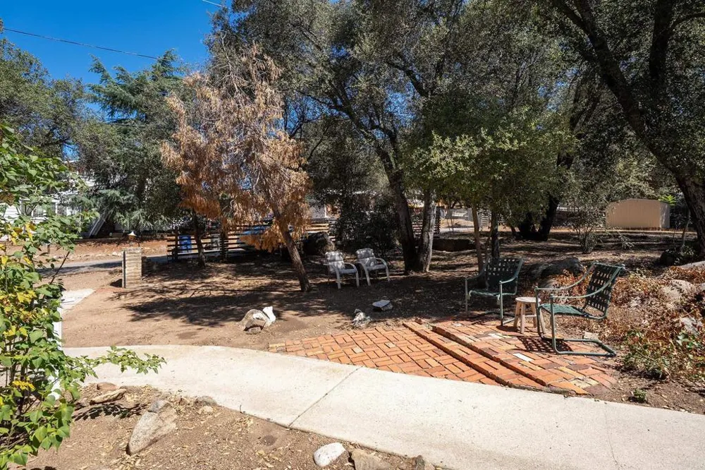 25077 MANZANITA LN Descanso, CA 91916