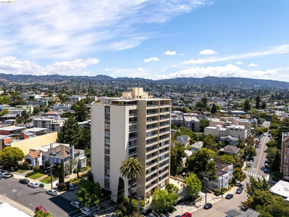 320 Lee St #702 Oakland, CA 94610