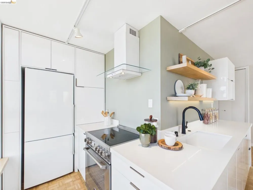 320 Lee St #702 Oakland, CA 94610