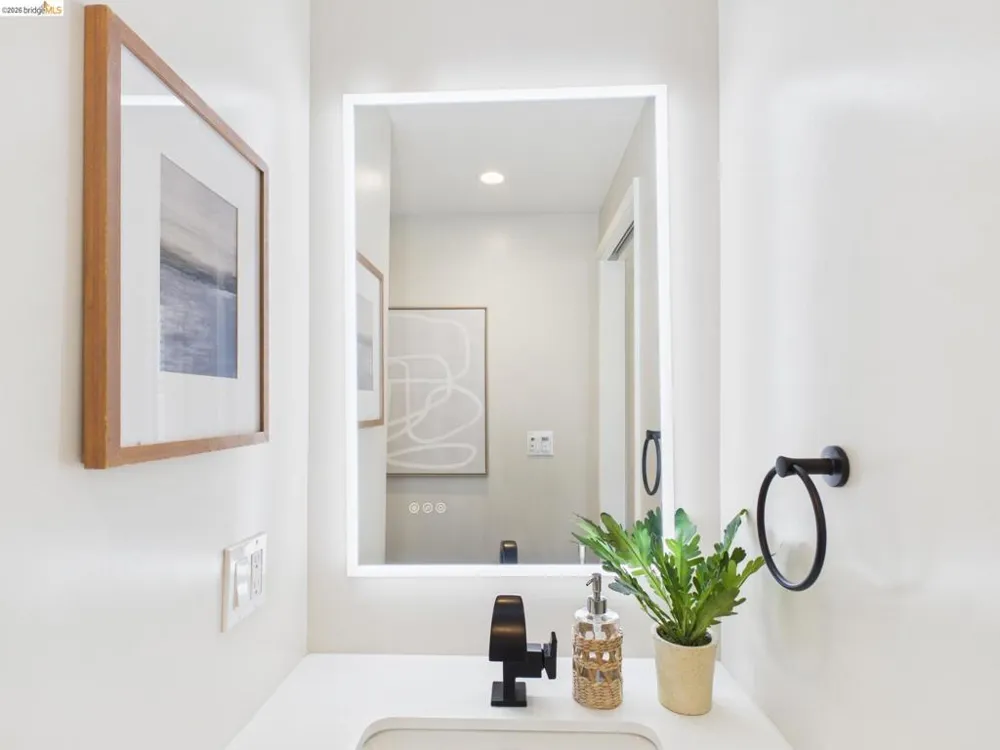 320 Lee St #702 Oakland, CA 94610