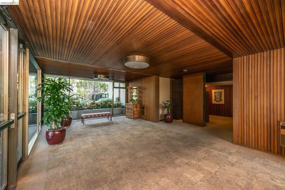 320 Lee St #702 Oakland, CA 94610