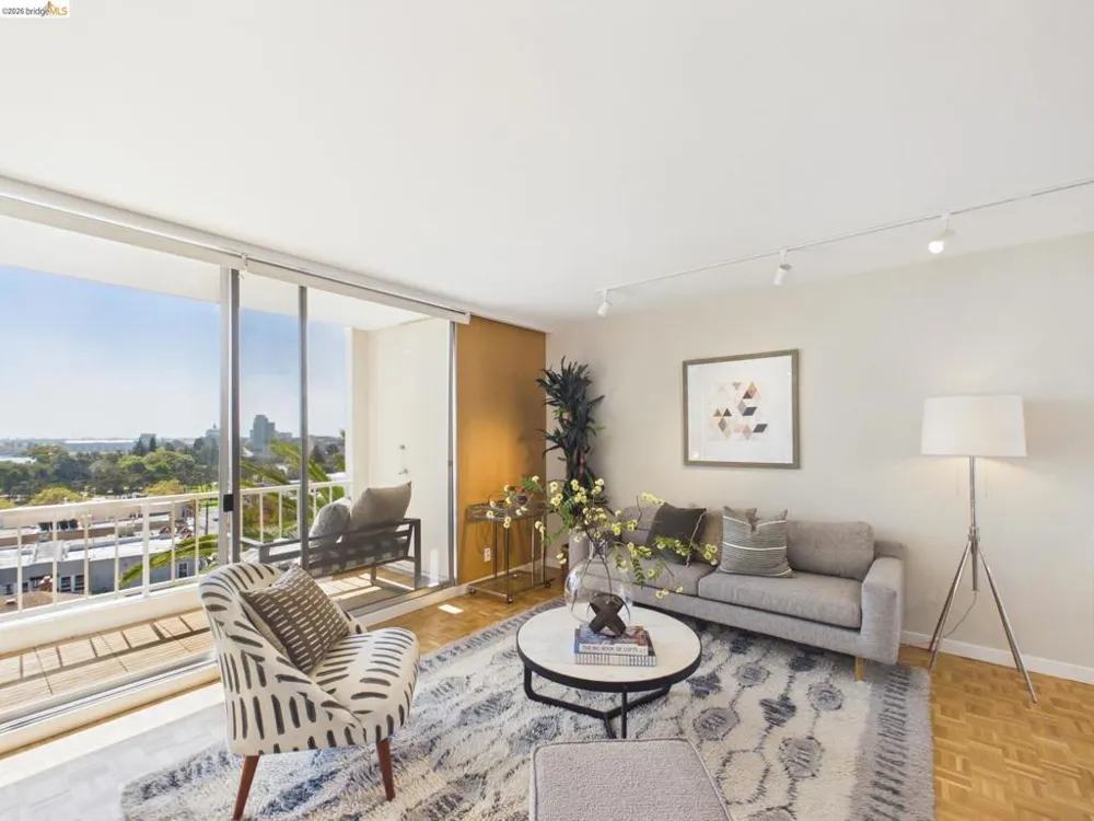 320 Lee St #702 Oakland, CA 94610