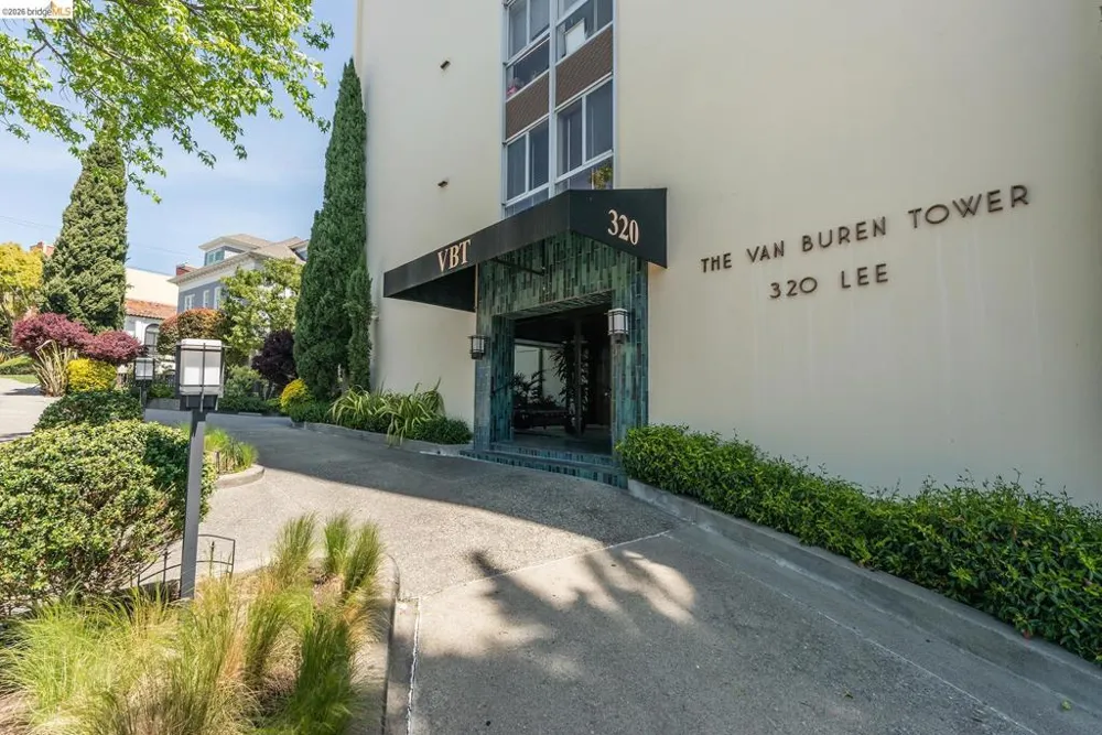 320 Lee St #702 Oakland, CA 94610