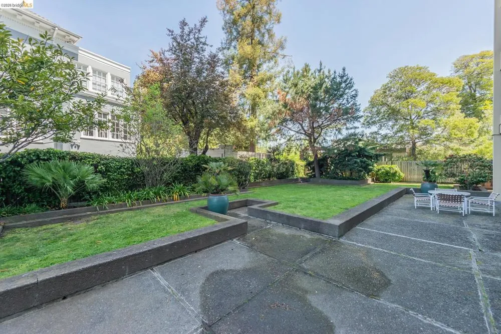 320 Lee St #702 Oakland, CA 94610
