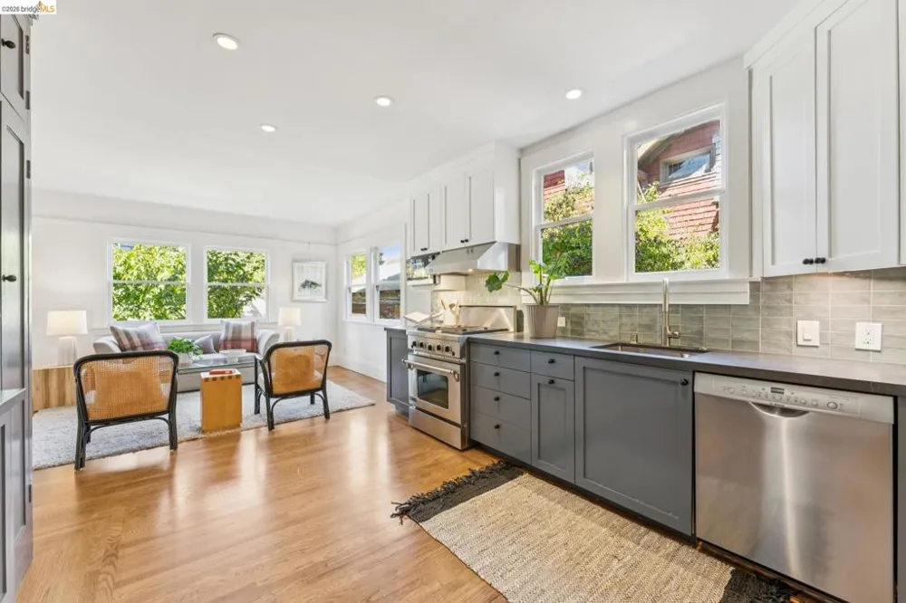 5701 Oak Grove Ave Oakland, CA 94618