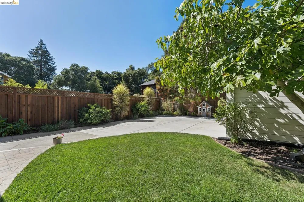 5701 Oak Grove Ave Oakland, CA 94618