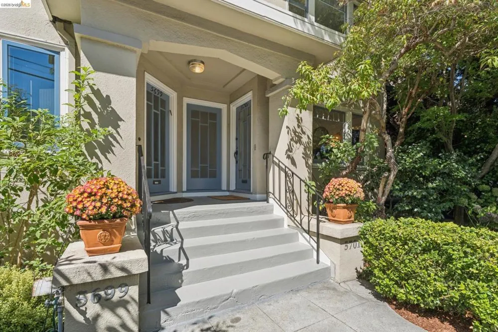 5701 Oak Grove Ave Oakland, CA 94618