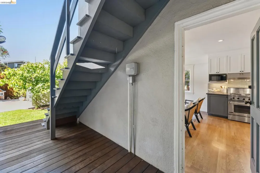 5701 Oak Grove Ave Oakland, CA 94618