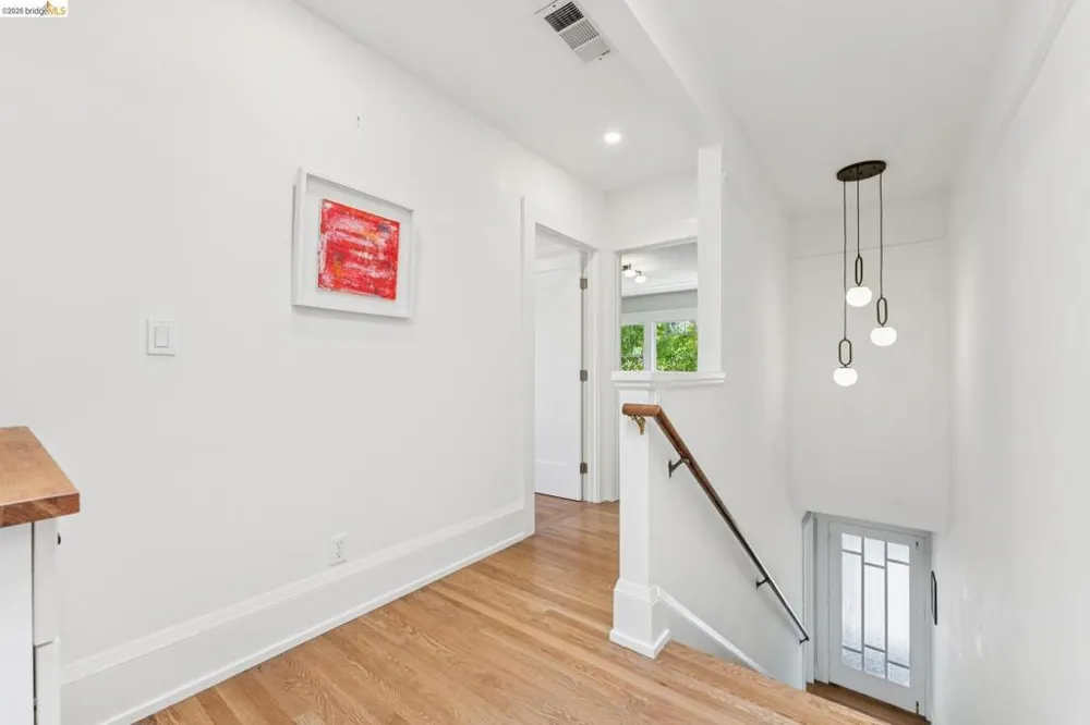 5701 Oak Grove Ave Oakland, CA 94618