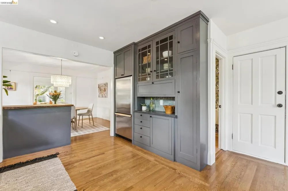 5701 Oak Grove Ave Oakland, CA 94618