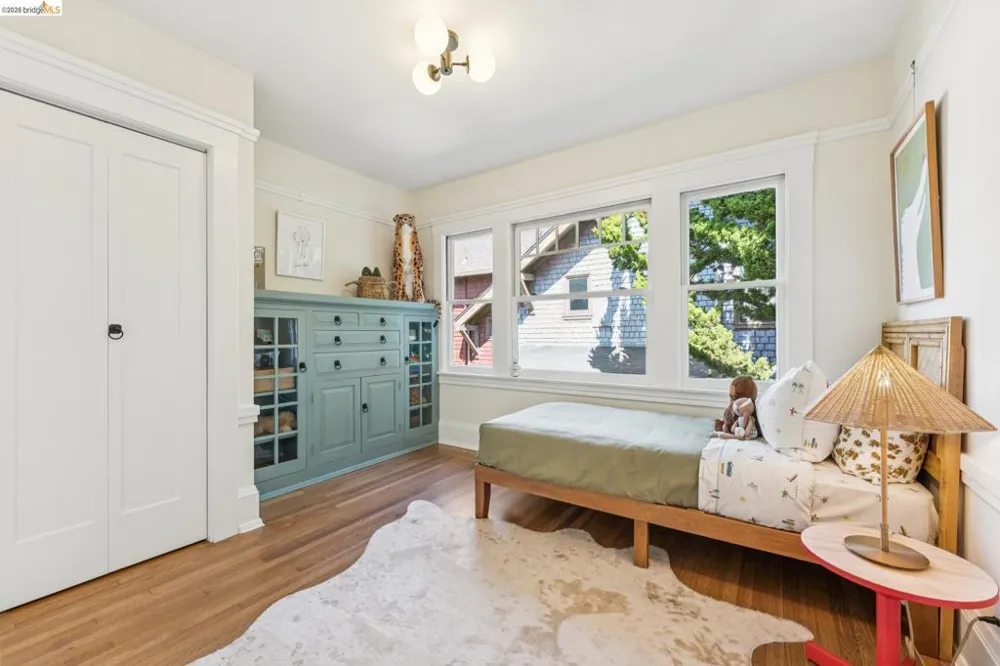 5701 Oak Grove Ave Oakland, CA 94618