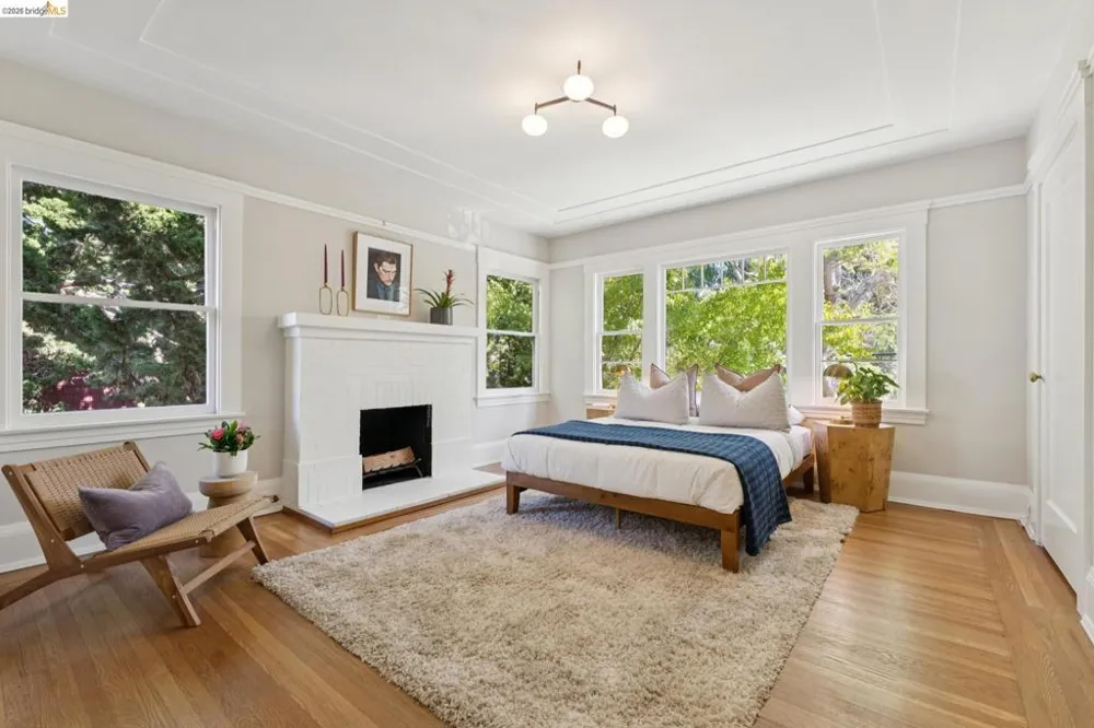 5701 Oak Grove Ave Oakland, CA 94618