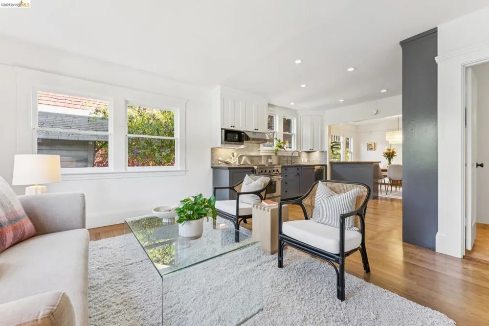5701 Oak Grove Ave Oakland, CA 94618