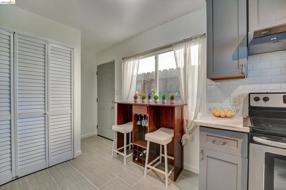2515 Oliver Ave Oakland, CA 94605