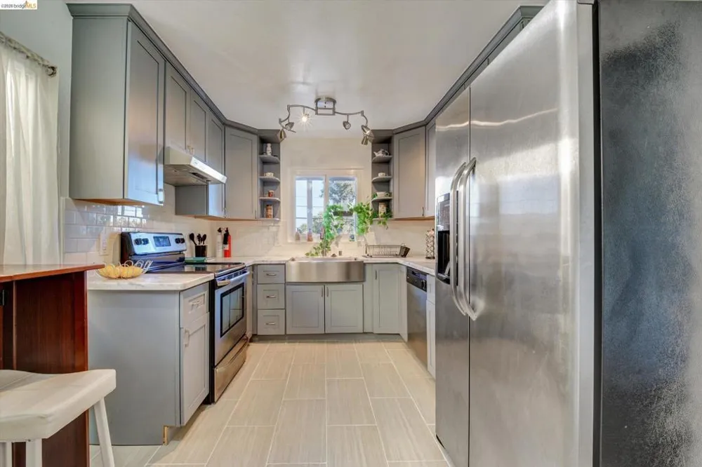 2515 Oliver Ave Oakland, CA 94605