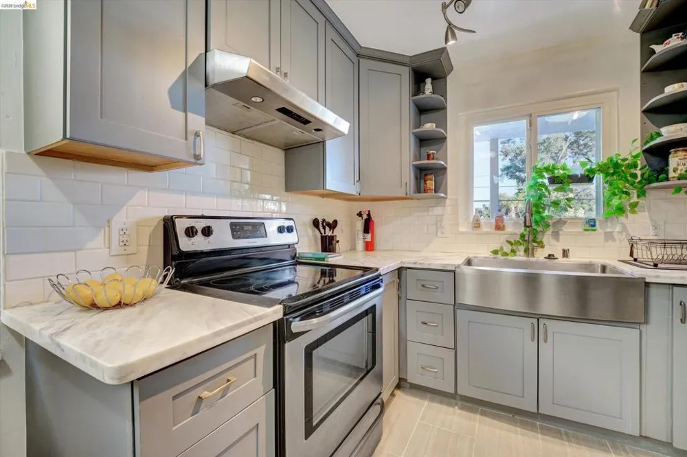 2515 Oliver Ave Oakland, CA 94605