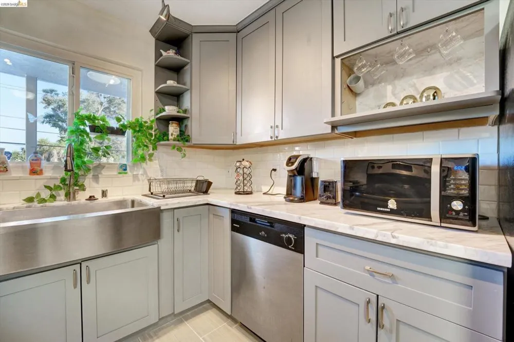 2515 Oliver Ave Oakland, CA 94605