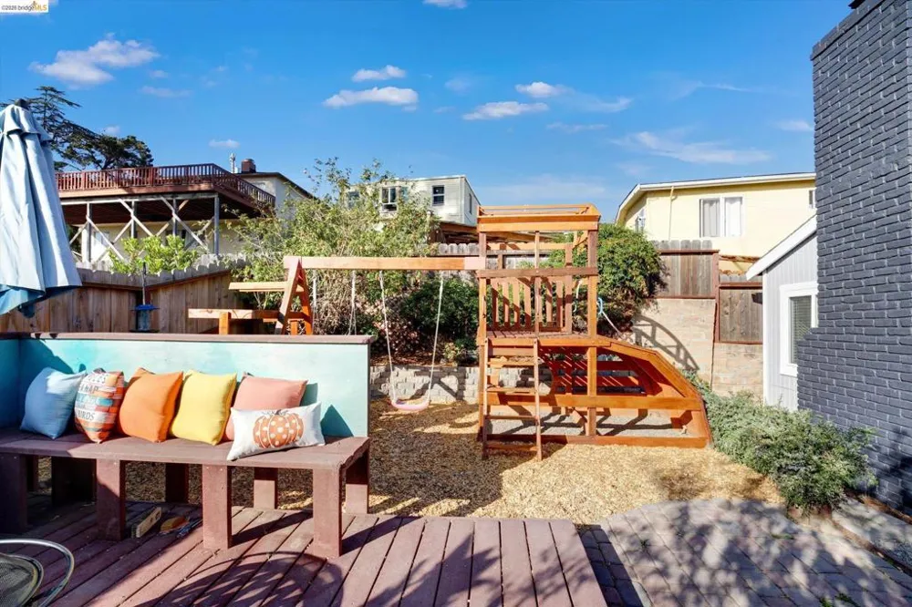 2515 Oliver Ave Oakland, CA 94605